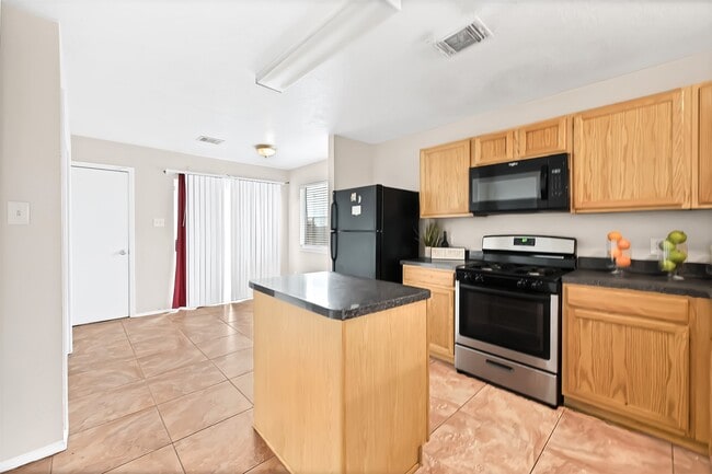 Building Photo - 935 Verde Trails Dr