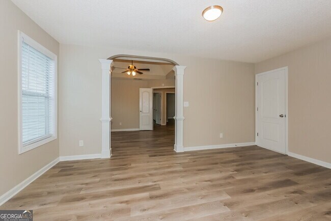 Building Photo - 209 Hunters Chase