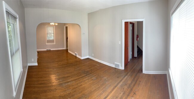 Building Photo - 1121 16th Ave N