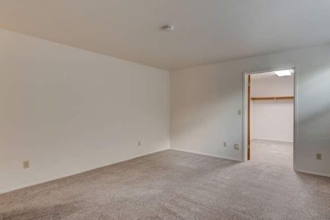 Building Photo - Waterfront Condo with 2 car garage