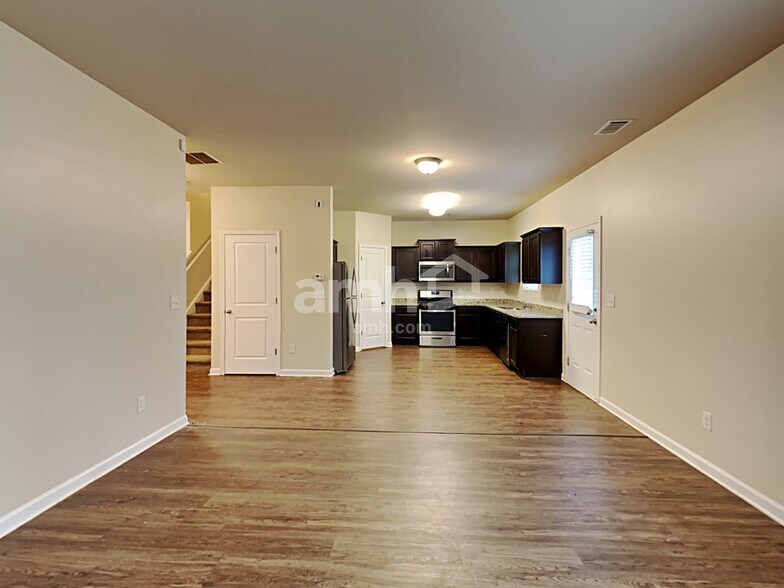 Building Photo - 3525 Mica Cir SE