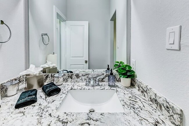 Building Photo - 4677 Bellfort Ave