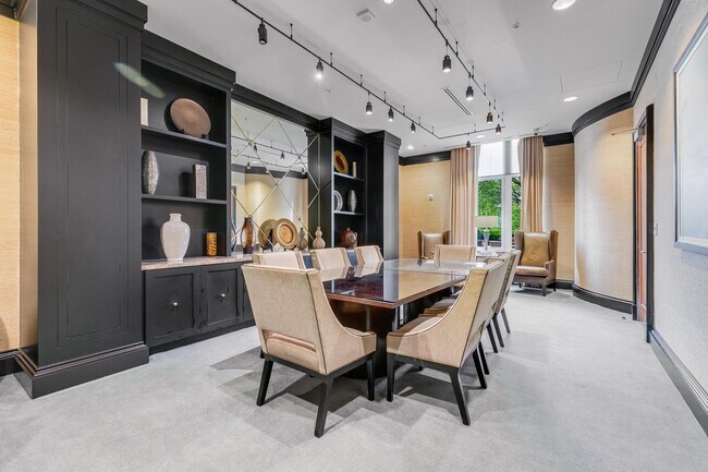 Building Photo - 8220 Crestwood Heights Dr