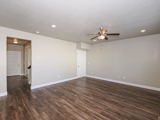 Building Photo - 4-bedroom, 2.5 bathroom Home
