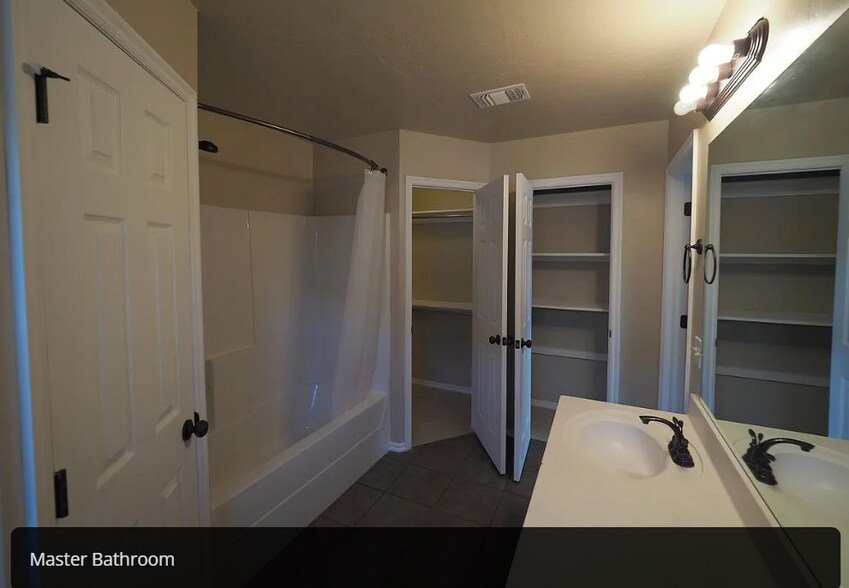 Building Photo - 233 Tecumseh Meadows Dr