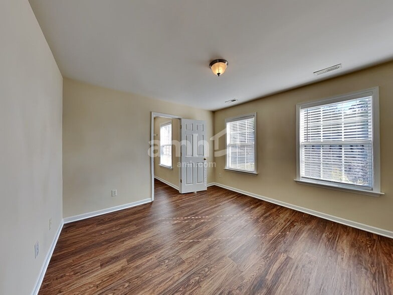 Building Photo - 8701 Poteat Dr