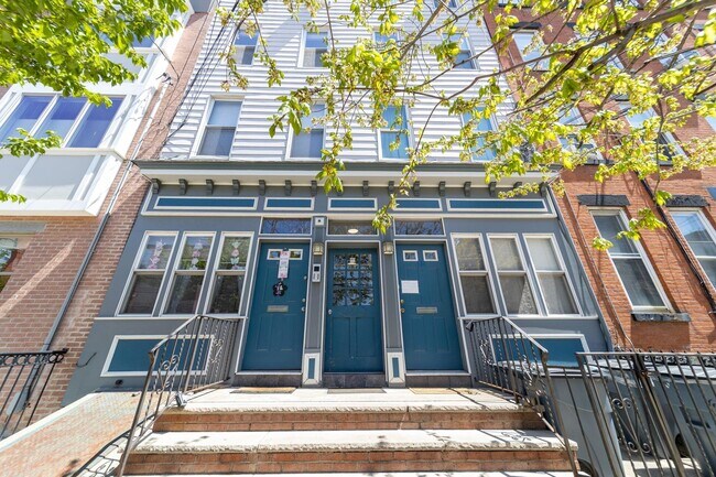 Building Photo - 466 Monmouth St