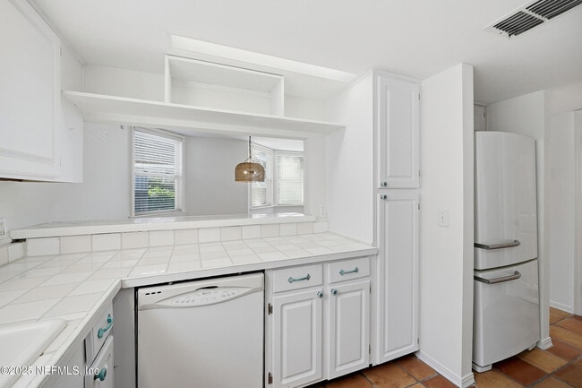 Building Photo - 600 First St