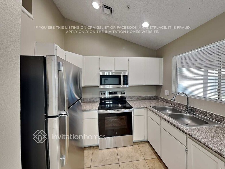 Building Photo - 7740 W Meadowbrook Ave