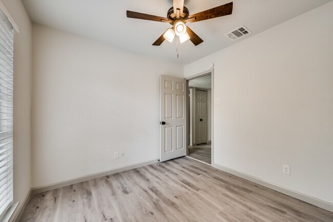 Building Photo - Charming 3-Bedroom Home with 2 Full Baths ...