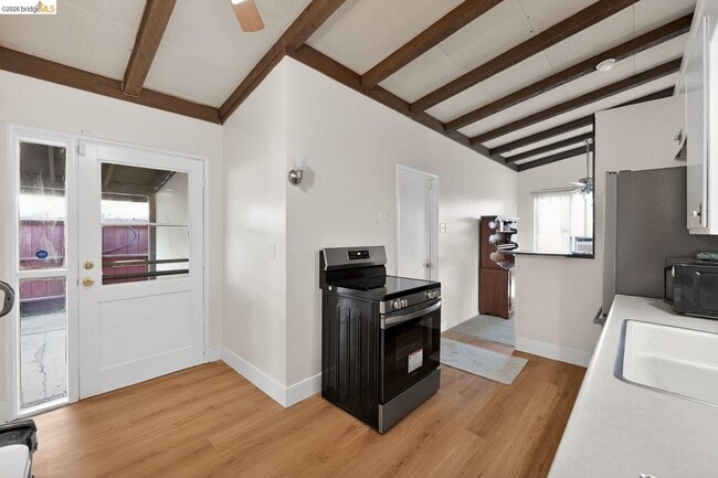 Building Photo - 16 Bryan Ave