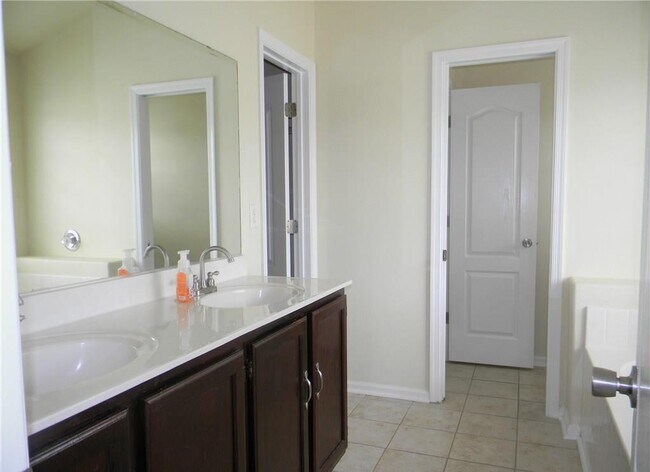 Building Photo - 3514 Lingfield Cove