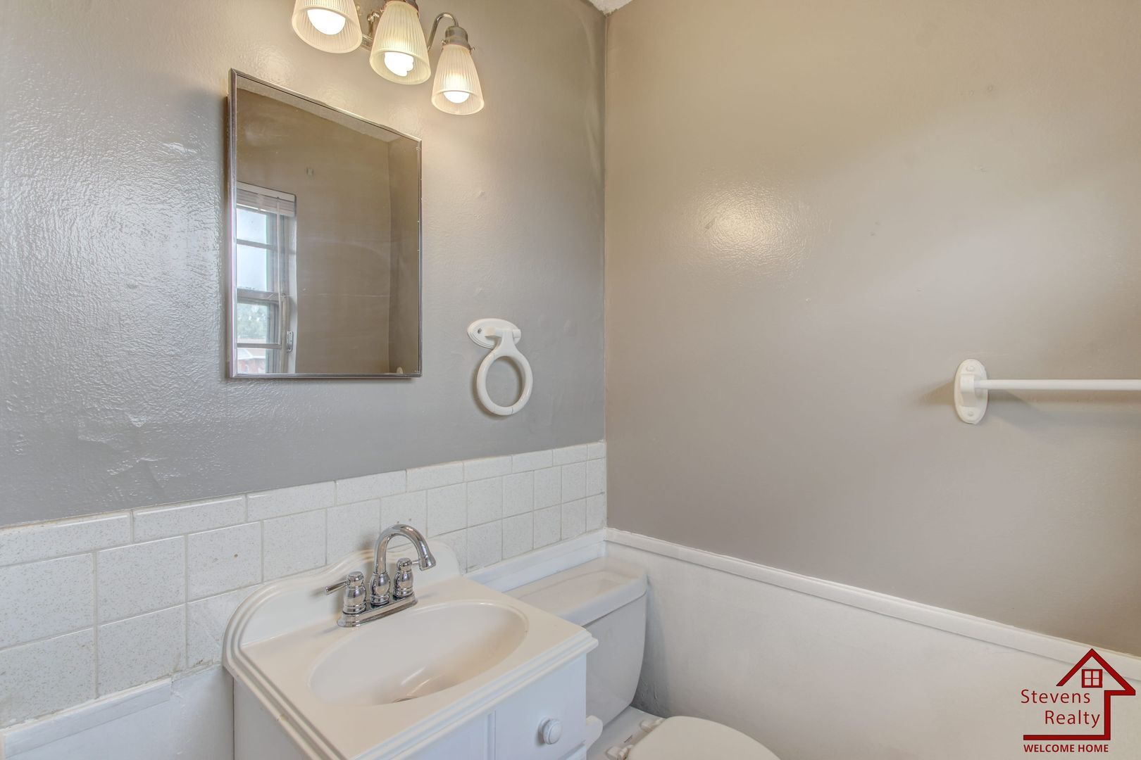 Building Photo - 4910 NW Pollard Ave