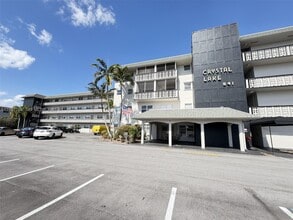 Building Photo - 941 Crystal Lake Dr