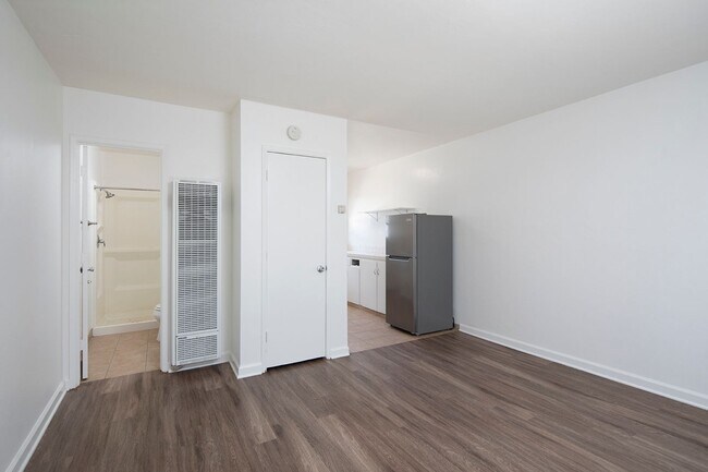 Building Photo - *OPEN HOUSE: 10/31 10AM-12PM* Studio in Ca...