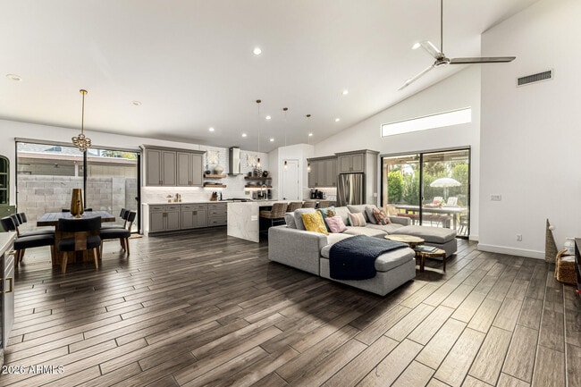 Building Photo - 1831 E Montecito Ave