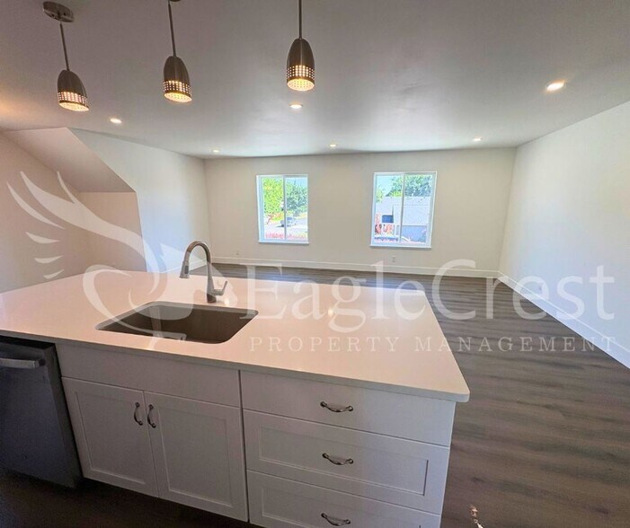 Building Photo - 420ANKENY