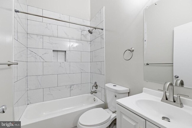 Building Photo - 1647 Carriage House Terrace