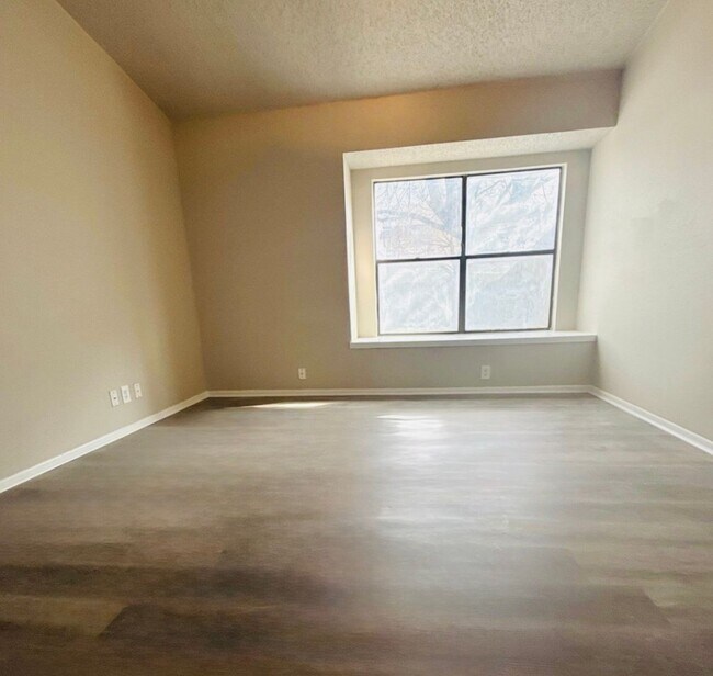 Building Photo - 11754 Spring Song Dr