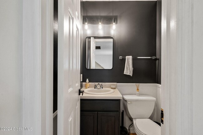 Building Photo - 9 Oxford Dr