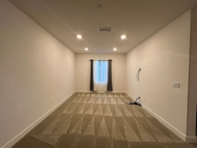 Building Photo - Beautiful Home With Large Primary Suite, Multiple Living Rooms, and more!