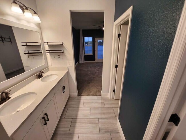 Building Photo - 913 Grand Wildmere Cove