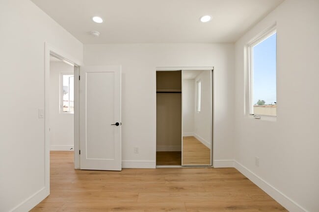 Building Photo - BRAND NEW TOWNHOUSE! One Month Free!