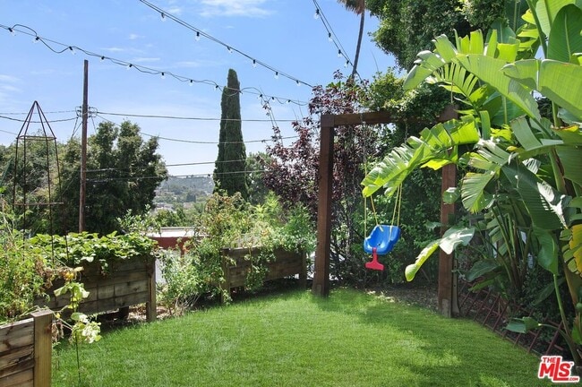 Building Photo - 3919 Wawona St
