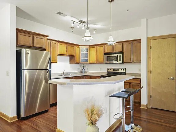 Building Photo - 8253 Mayo Dr