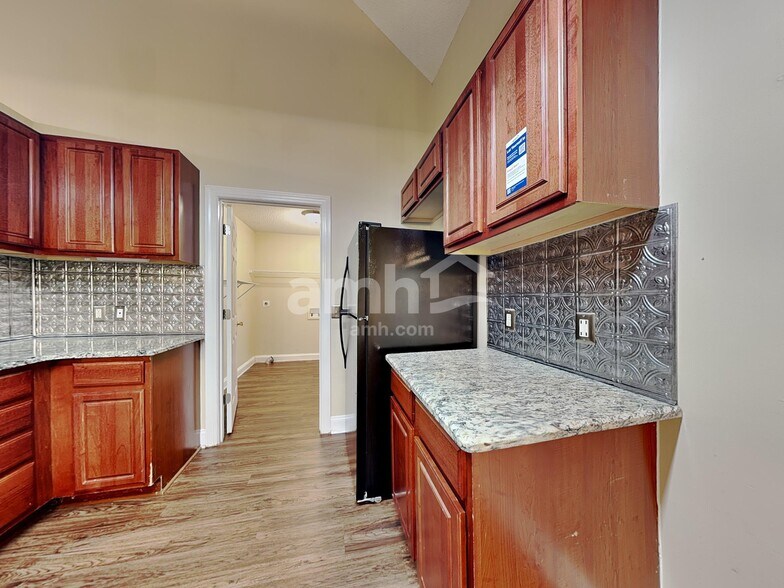 Building Photo - 1009 Loch Lomond Cir