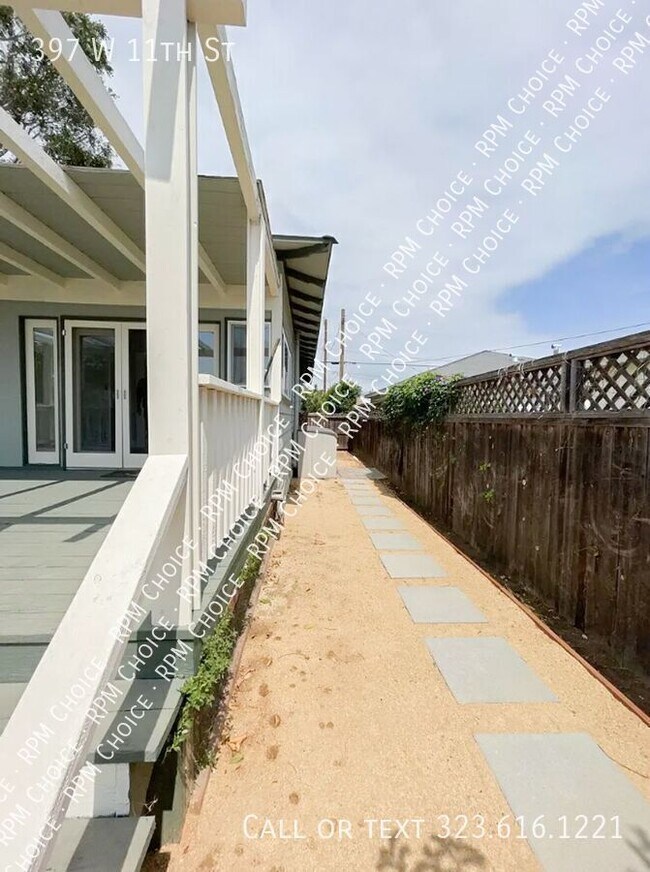 Building Photo - 397 W 11th St