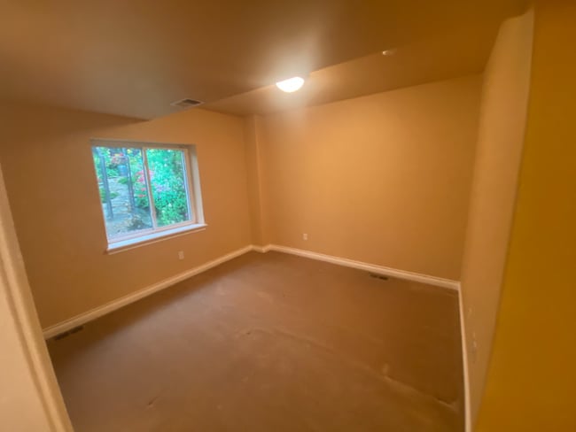 Building Photo - Available September! Beautiful and Spacious Home in Central Park!