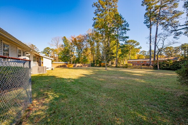 Building Photo - 1009 Park Dr