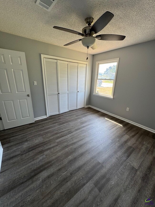 Building Photo - 700 Fieldstone Rd