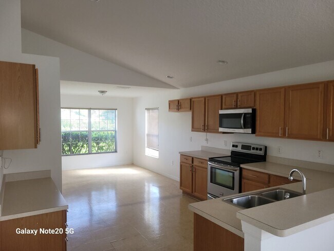 Building Photo - FOR RENT!! CHARMING AND COZY 3 BEDROOM 2 B...
