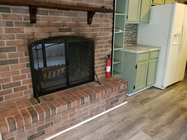 Building Photo - 24694 Creekside Dr