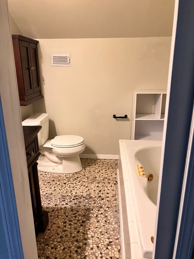 Building Photo - 212 Francis St