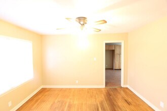 Building Photo - New On The Market! Cute! Cute! Cute! Better Hurry To See This One!!