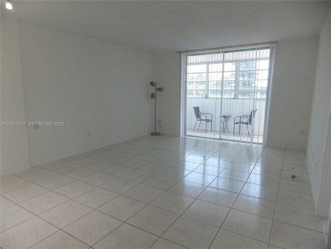 Building Photo - 16410 Miami Dr