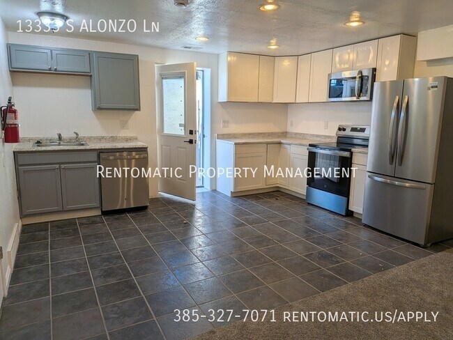 Building Photo - 13333 Alonzo Ln