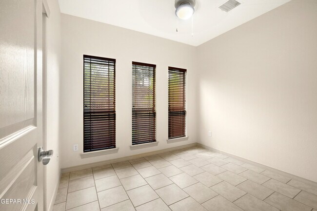 Building Photo - 5939 Bandolero Dr
