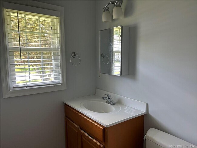 Building Photo - 127 Orchard Dr