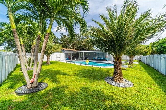 Building Photo - 3338 Taft St