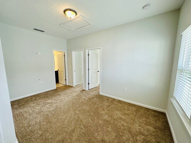 Building Photo - Spacious End Unit with Garage & Loft. Community features High End Amenities!