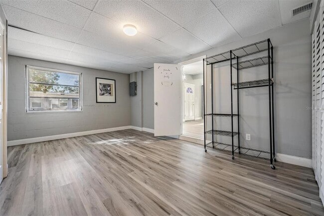 Building Photo - 810 Jurgens St