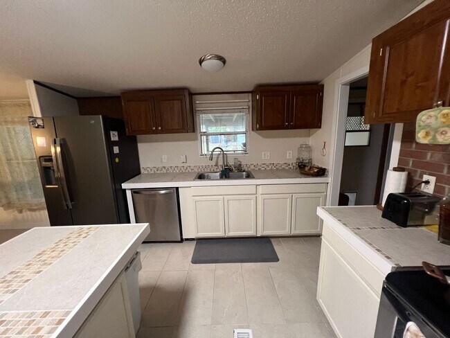 Building Photo - AVAILABLE MID-MARCH 2026! (Pet Friendly)