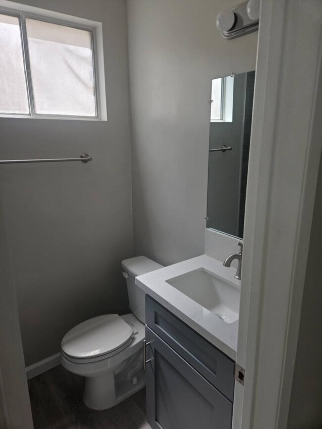 Building Photo - 1.0 bedroom in West Hollywood California 9...