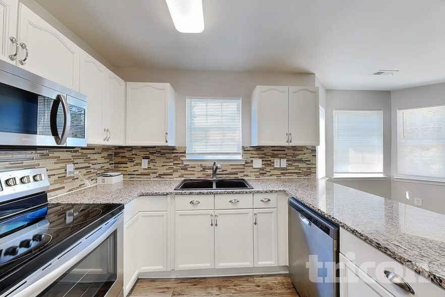 Building Photo - 2120 Ballingarry Dr