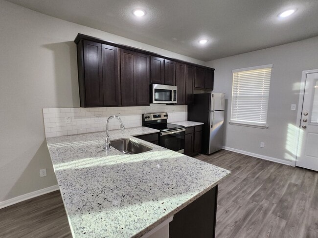 Building Photo - Luxury Living in the Heart of Cibolo!