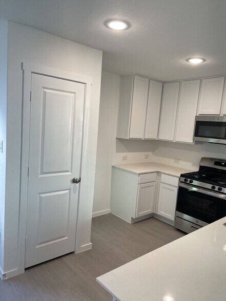 Pantry - 2863 Red Diamond